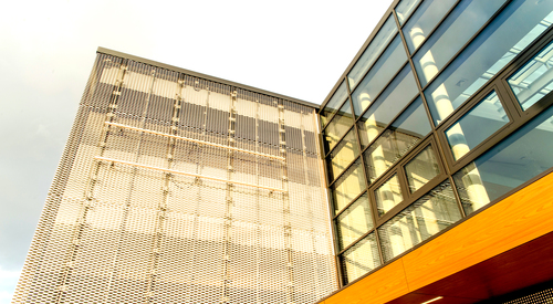Rainscreen facade, Suspended ventilated facade, Benchmark Kingspan, Benchmark Karrier (HPL, Mesh, Corner)